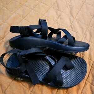 Size 8 black chaco sandals